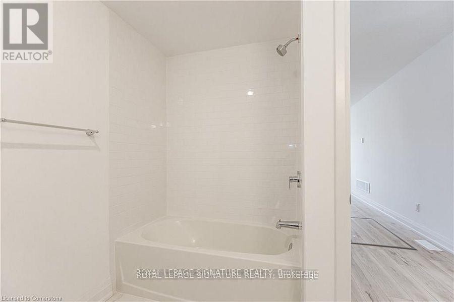 












777 BEACH BOULEVARD

,
Hamilton (Hamilton Beach),




Ontario
L8H6Y5

