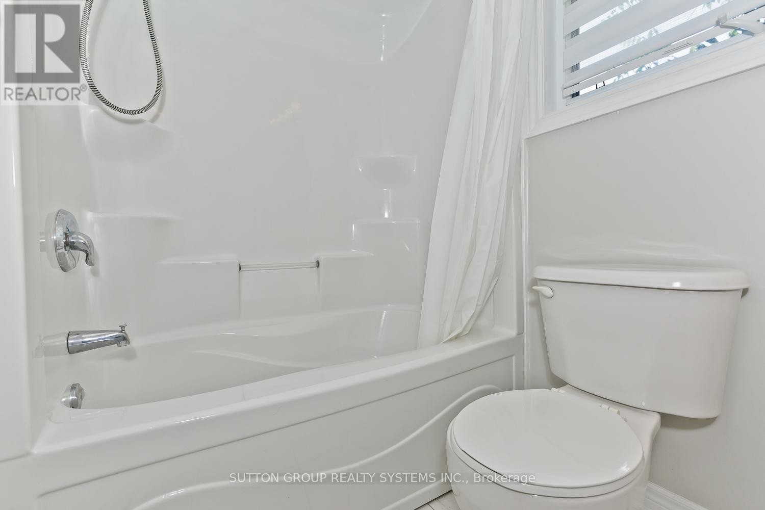 












200 REGATTA DRIVE

,
Welland (Dain City),




Ontario
L3B6E8

