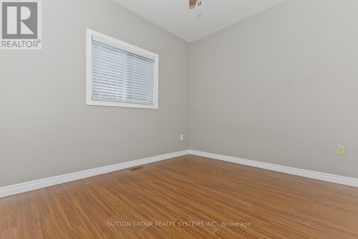 












200 REGATTA DRIVE

,
Welland (Dain City),




Ontario
L3B6E8

