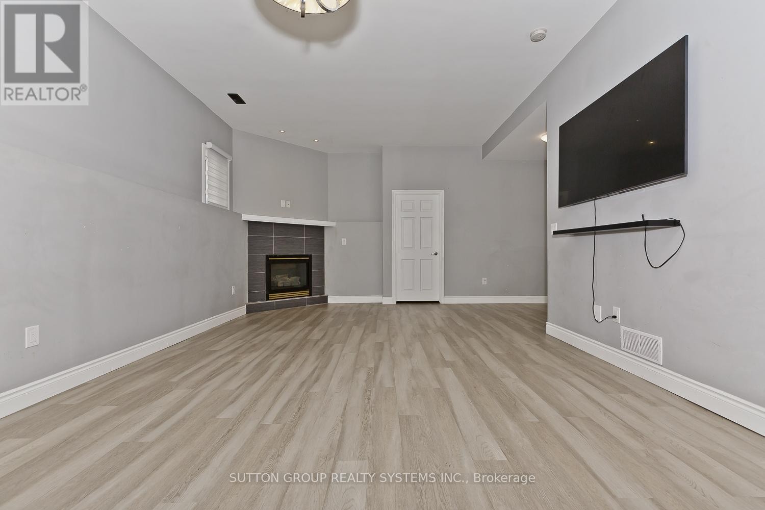 












200 REGATTA DRIVE

,
Welland (Dain City),




Ontario
L3B6E8

