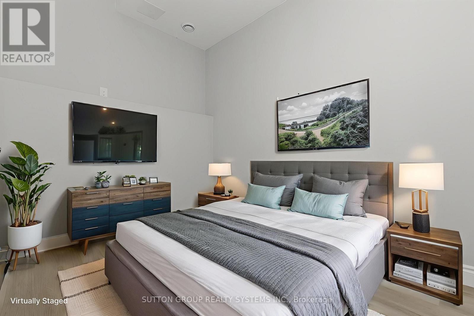 












200 REGATTA DRIVE

,
Welland (Dain City),




Ontario
L3B6E8

