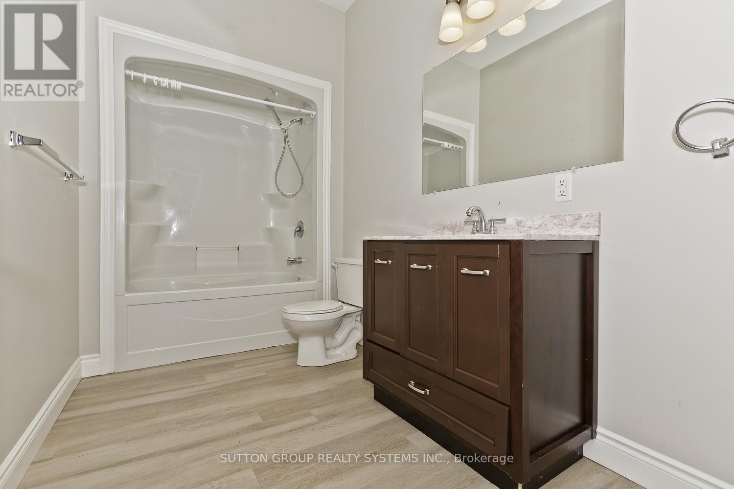 












200 REGATTA DRIVE

,
Welland (Dain City),




Ontario
L3B6E8

