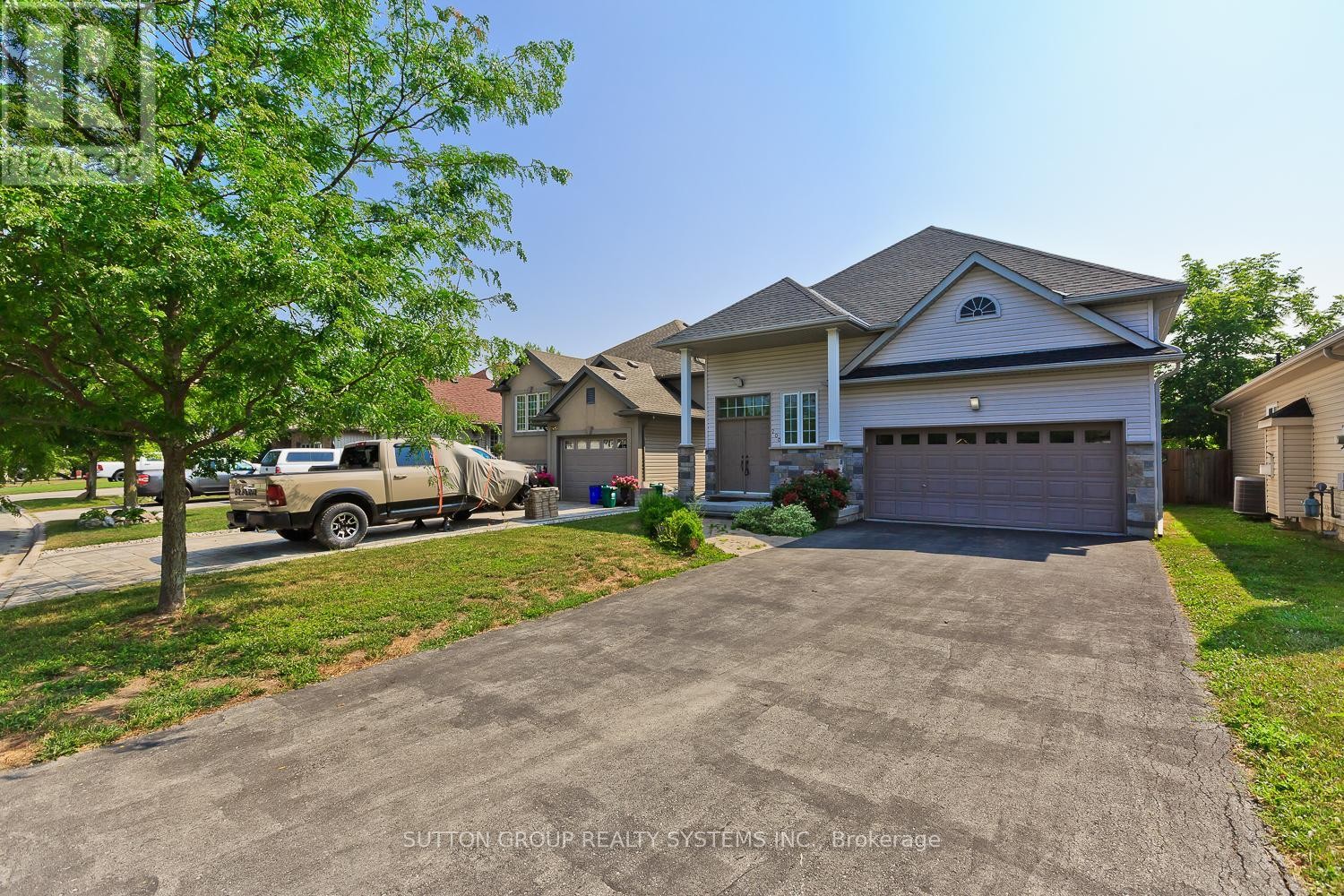 












200 REGATTA DRIVE

,
Welland (Dain City),




Ontario
L3B6E8

