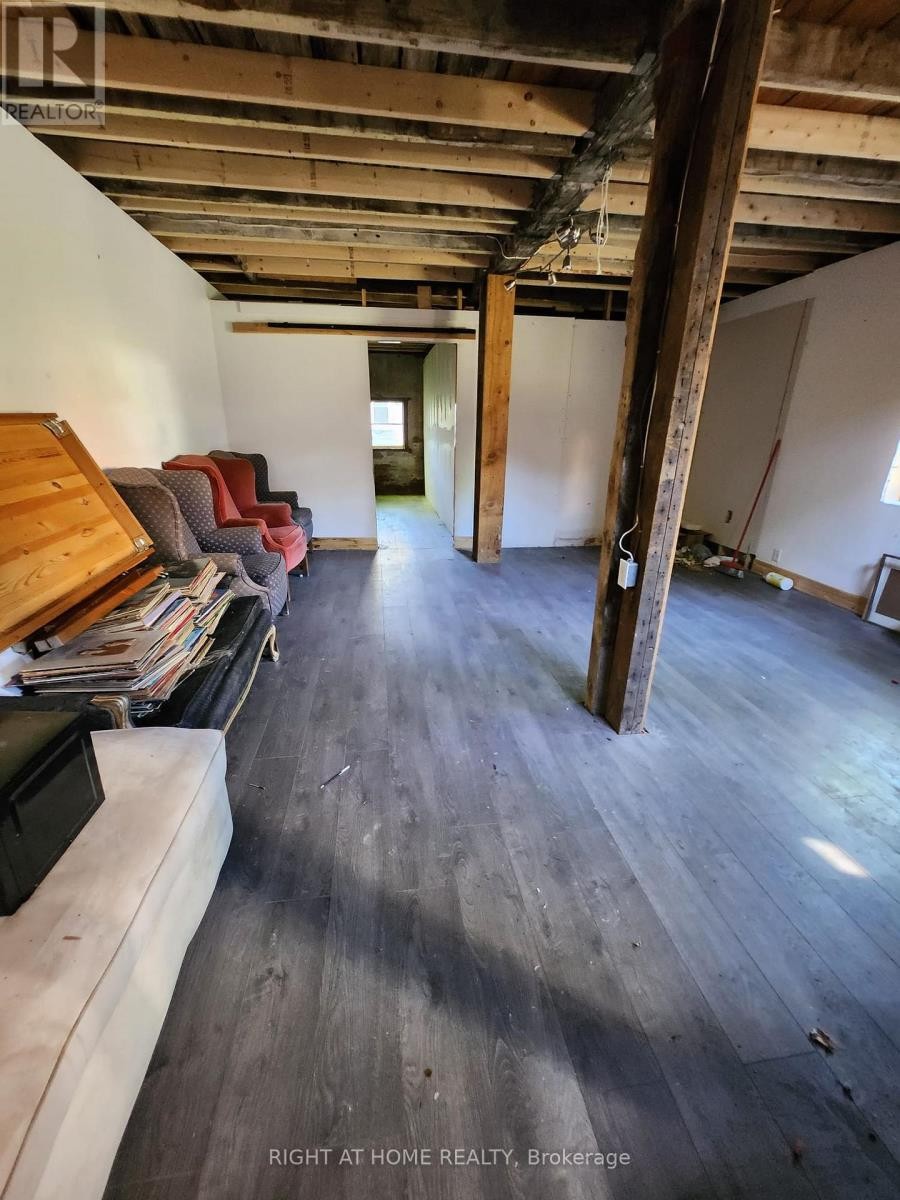 












GARAGE - 171 KING STREET W

,
Hamilton (Dundas),




Ontario
L9H1V3

