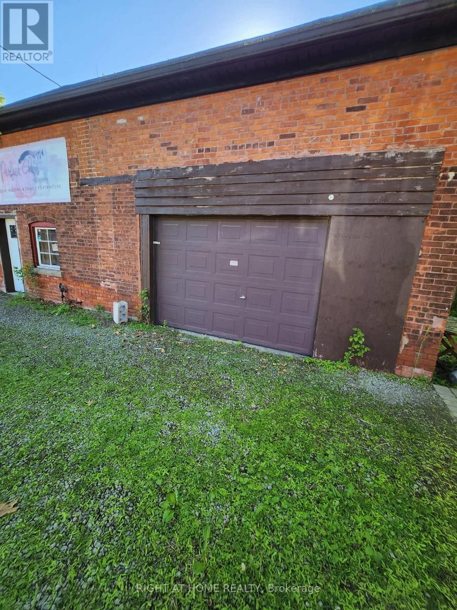 












GARAGE - 171 KING STREET W

,
Hamilton (Dundas),




Ontario
L9H1V3

