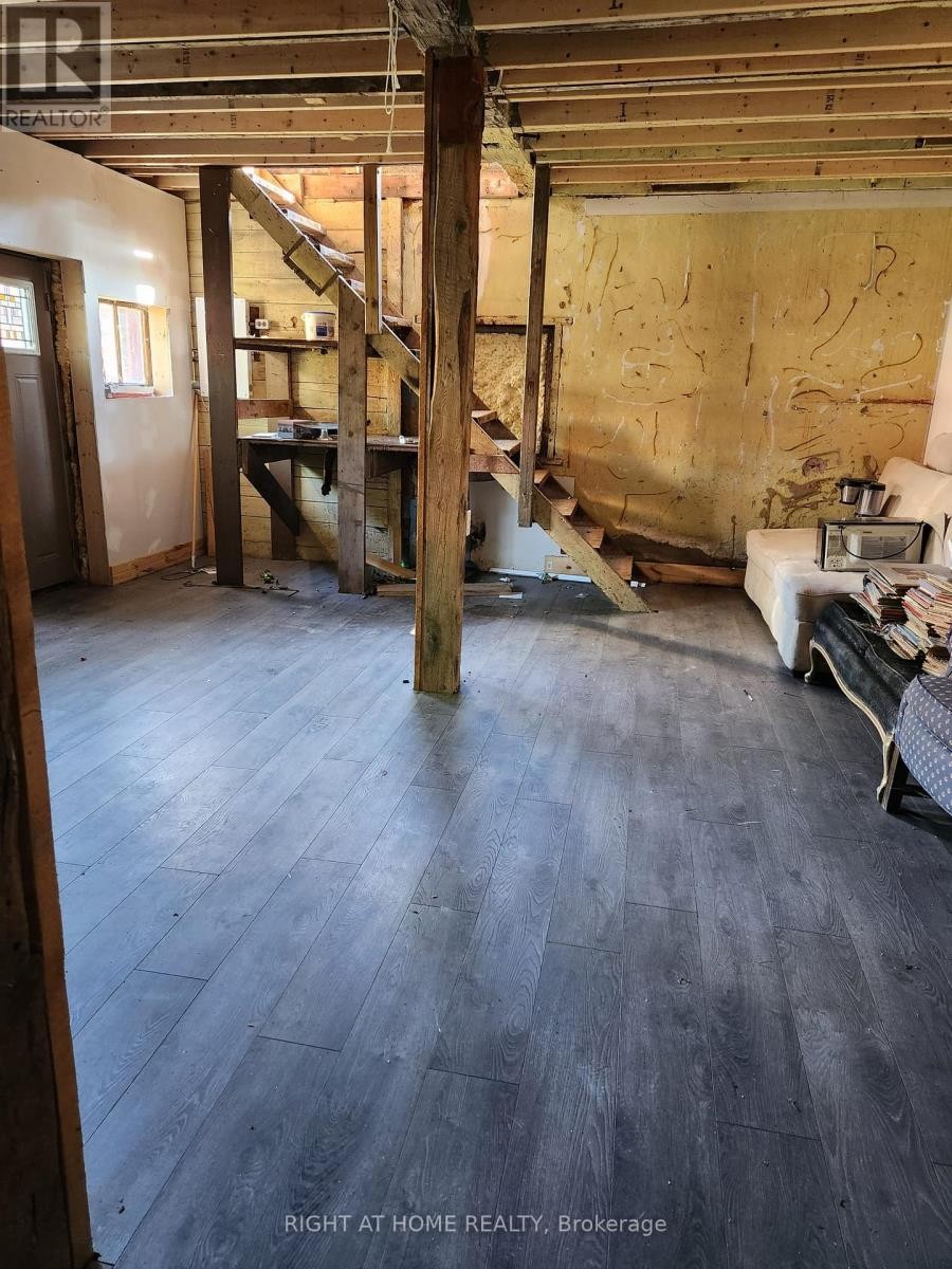 












GARAGE - 171 KING STREET W

,
Hamilton (Dundas),




Ontario
L9H1V3

