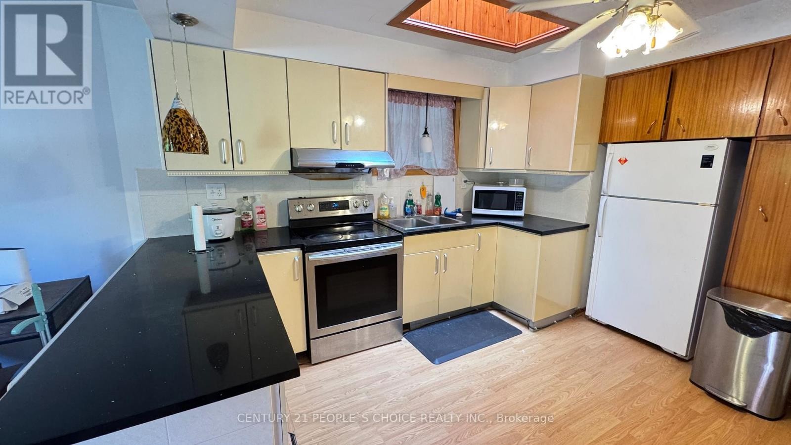 












#FURNISHED - 122 RIFLE RANGE ROAD

,
Hamilton (Ainslie Wood),




Ontario
L8S3B6

