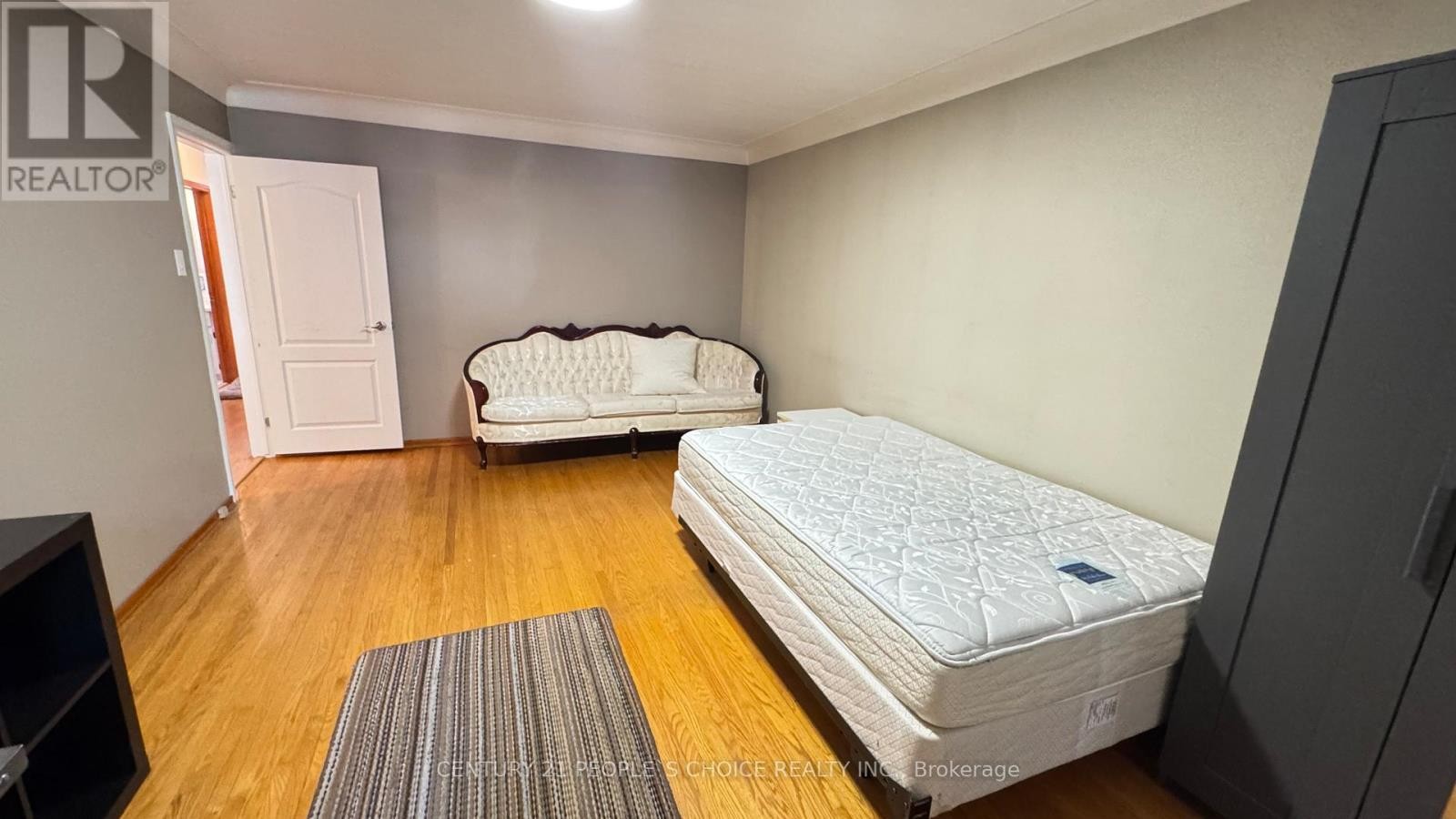 












#FURNISHED - 122 RIFLE RANGE ROAD

,
Hamilton (Ainslie Wood),




Ontario
L8S3B6

