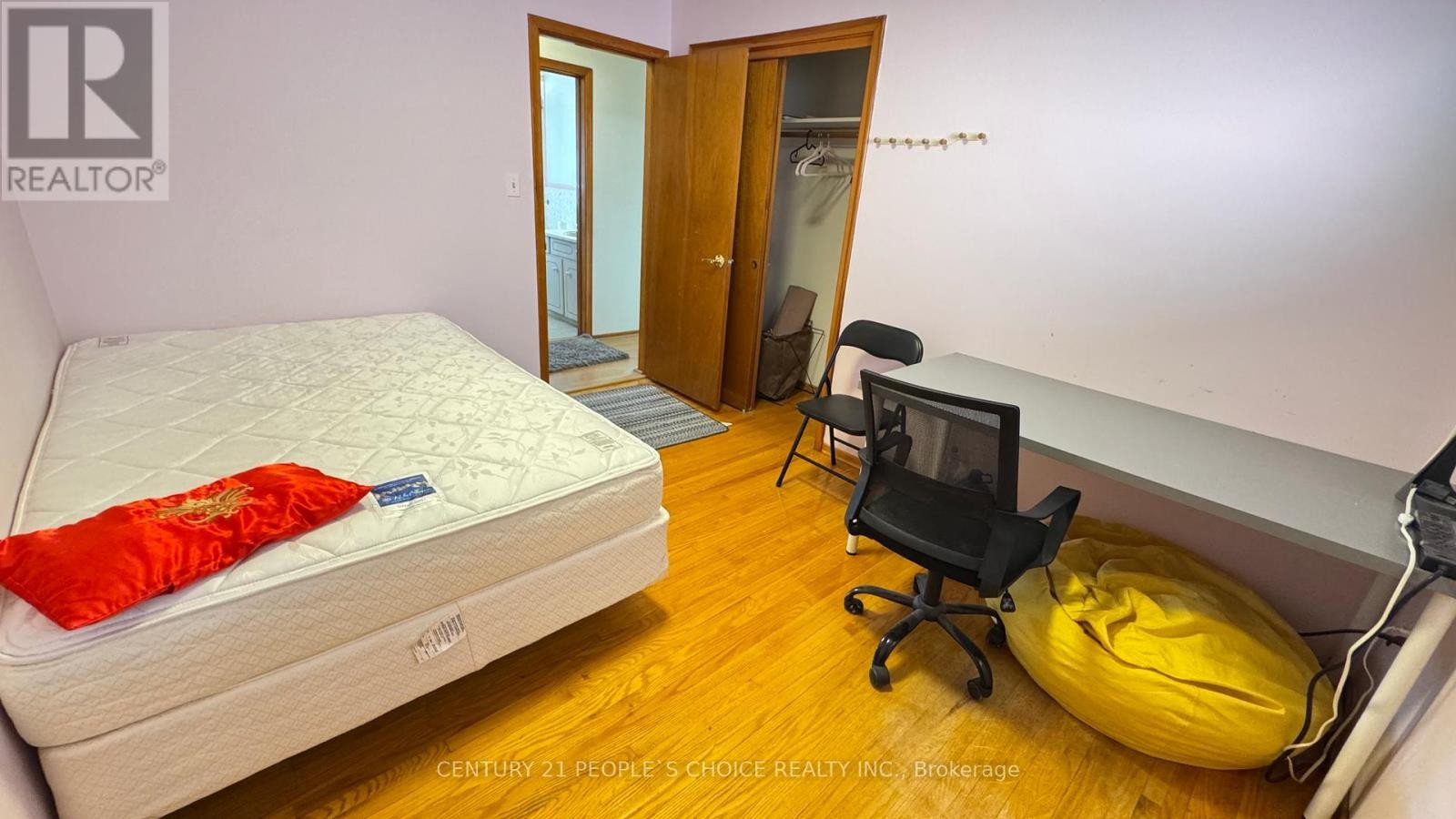 












#FURNISHED - 122 RIFLE RANGE ROAD

,
Hamilton (Ainslie Wood),




Ontario
L8S3B6

