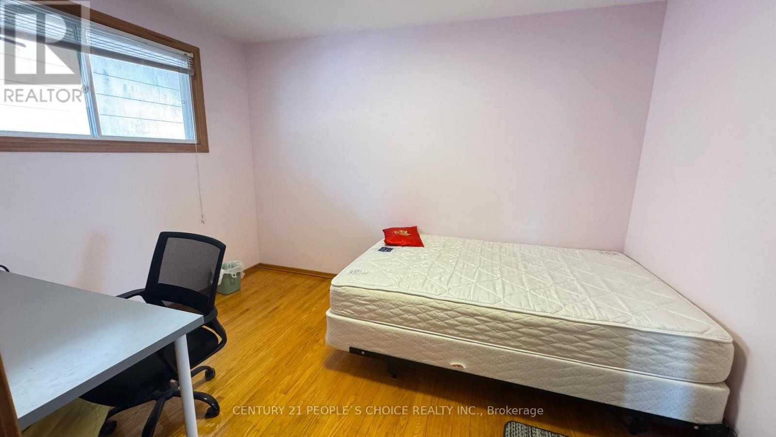 












#FURNISHED - 122 RIFLE RANGE ROAD

,
Hamilton (Ainslie Wood),




Ontario
L8S3B6

