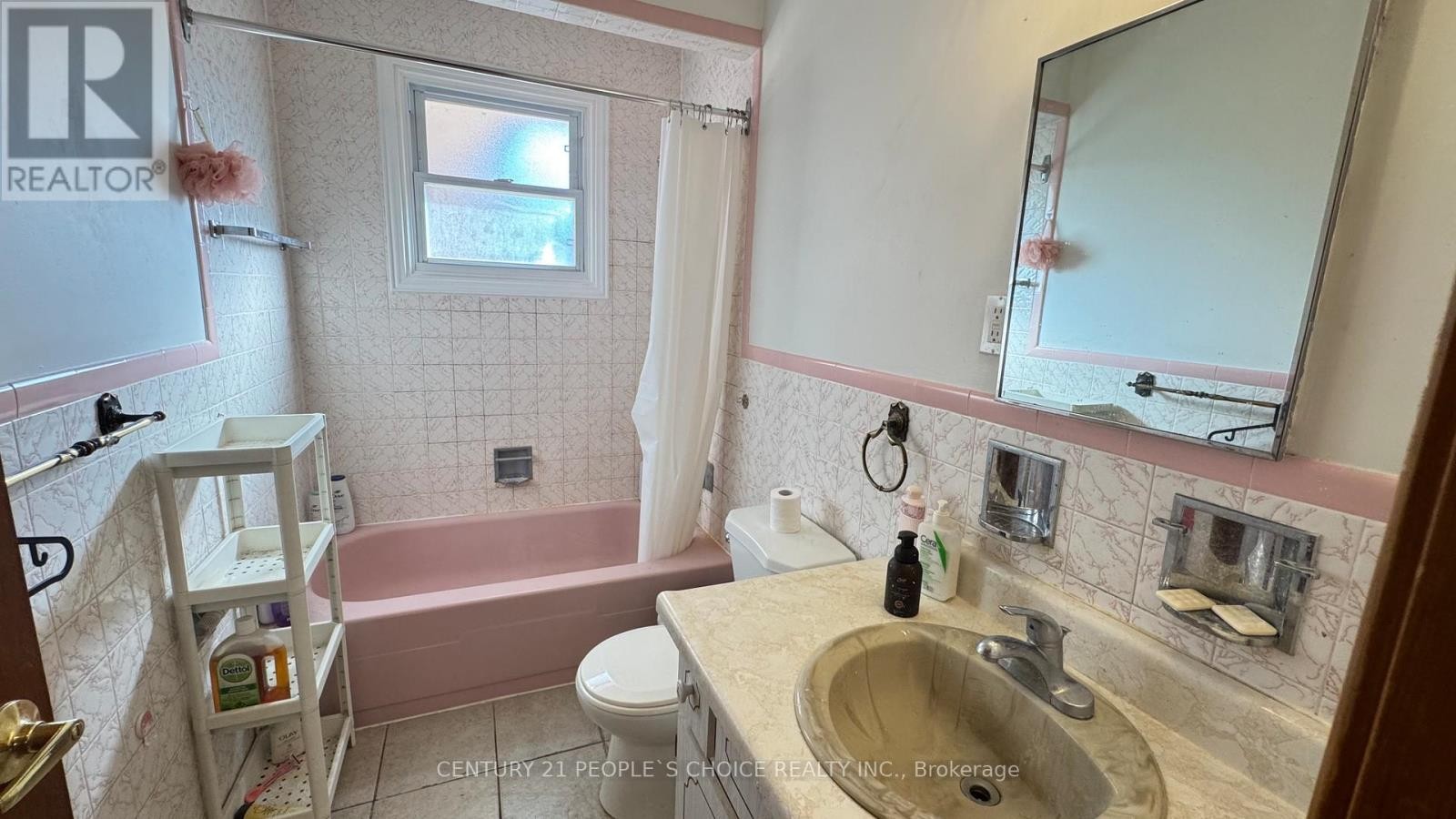 












#FURNISHED - 122 RIFLE RANGE ROAD

,
Hamilton (Ainslie Wood),




Ontario
L8S3B6

