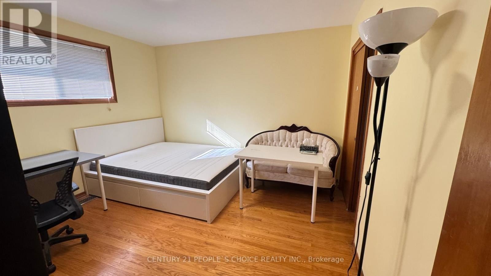 












#FURNISHED - 122 RIFLE RANGE ROAD

,
Hamilton (Ainslie Wood),




Ontario
L8S3B6

