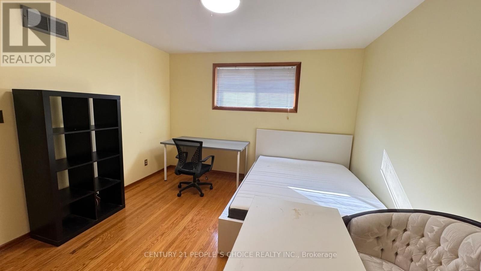 












#FURNISHED - 122 RIFLE RANGE ROAD

,
Hamilton (Ainslie Wood),




Ontario
L8S3B6

