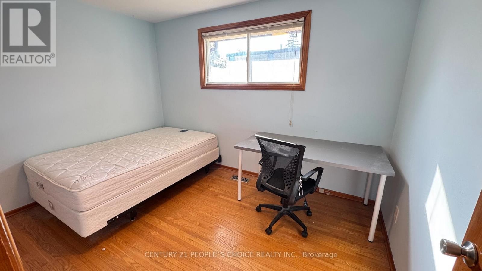 












#FURNISHED - 122 RIFLE RANGE ROAD

,
Hamilton (Ainslie Wood),




Ontario
L8S3B6

