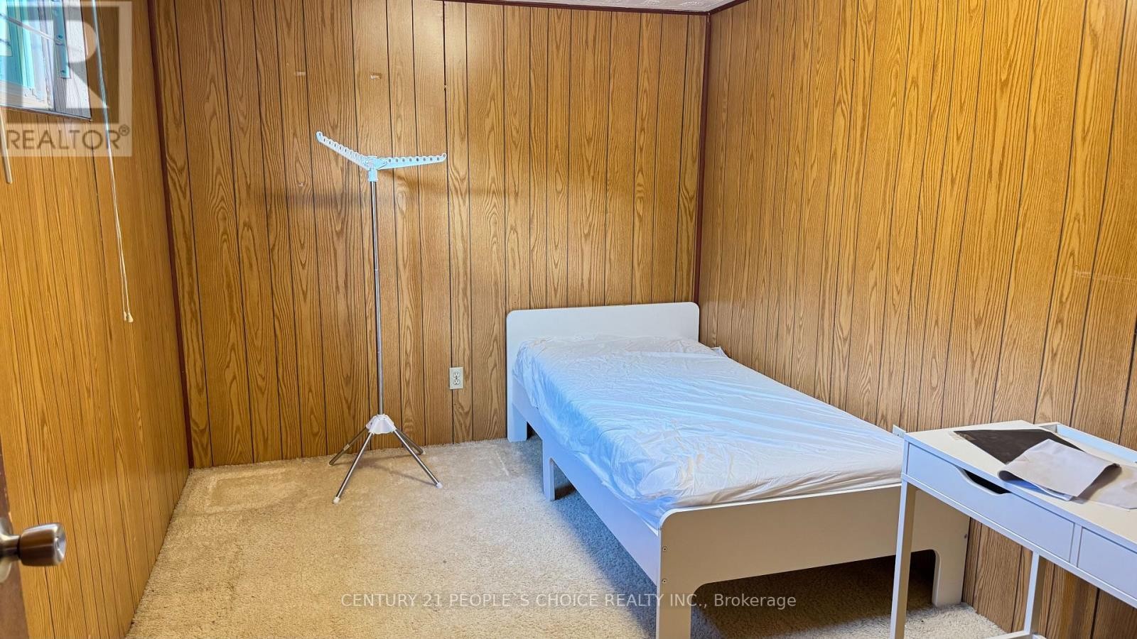 












#FURNISHED - 122 RIFLE RANGE ROAD

,
Hamilton (Ainslie Wood),




Ontario
L8S3B6

