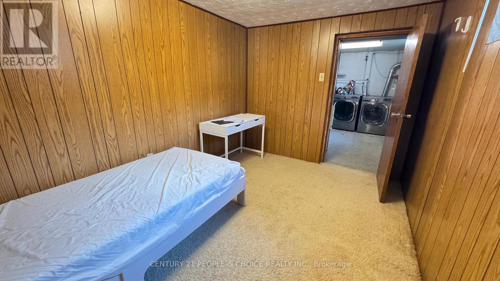 












#FURNISHED - 122 RIFLE RANGE ROAD

,
Hamilton (Ainslie Wood),




Ontario
L8S3B6

