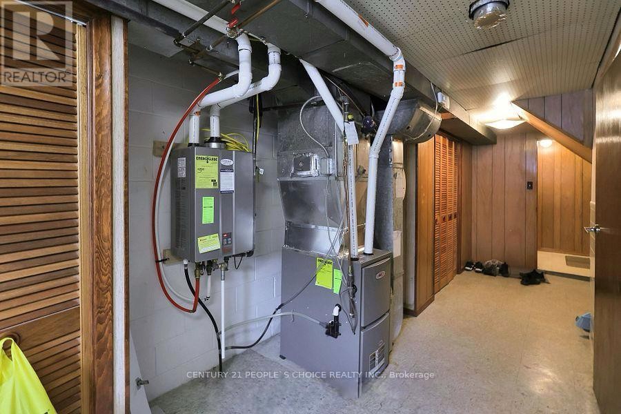 












# BASEMENT - 122 RIFLE RANGE ROAD

,
Hamilton (Ainslie Wood),




Ontario
L8S3B6

