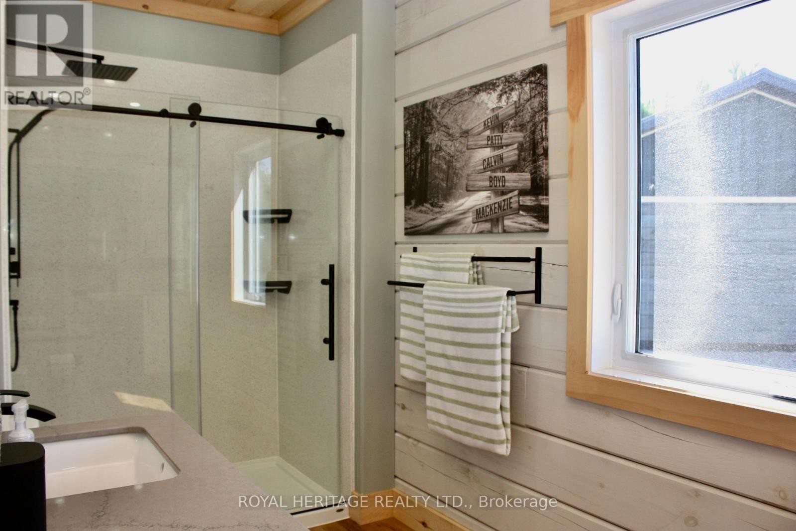 












414 PINE VIEW RIDGE ROAD

,
Tudor and Cashel (Tudor Ward),




Ontario
K0L1W0

