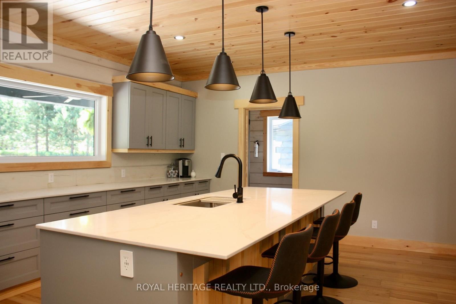 












414 PINE VIEW RIDGE ROAD

,
Tudor and Cashel (Tudor Ward),




Ontario
K0L1W0

