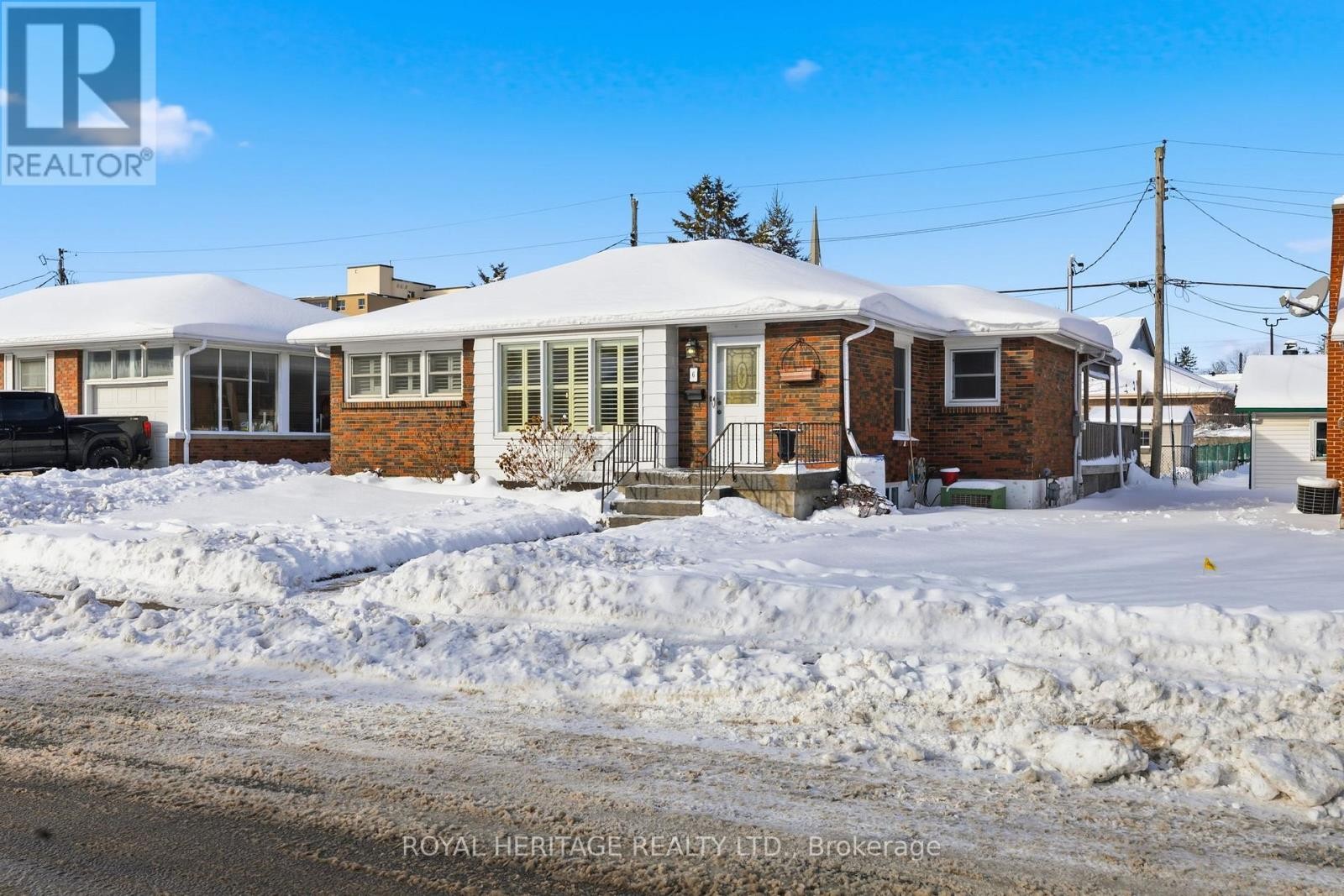 












6 SUNSET COURT

,
Kawartha Lakes (Lindsay),




Ontario
K9V2S1

