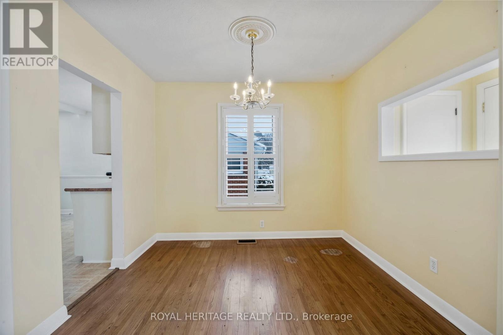 












6 SUNSET COURT

,
Kawartha Lakes (Lindsay),




Ontario
K9V2S1

