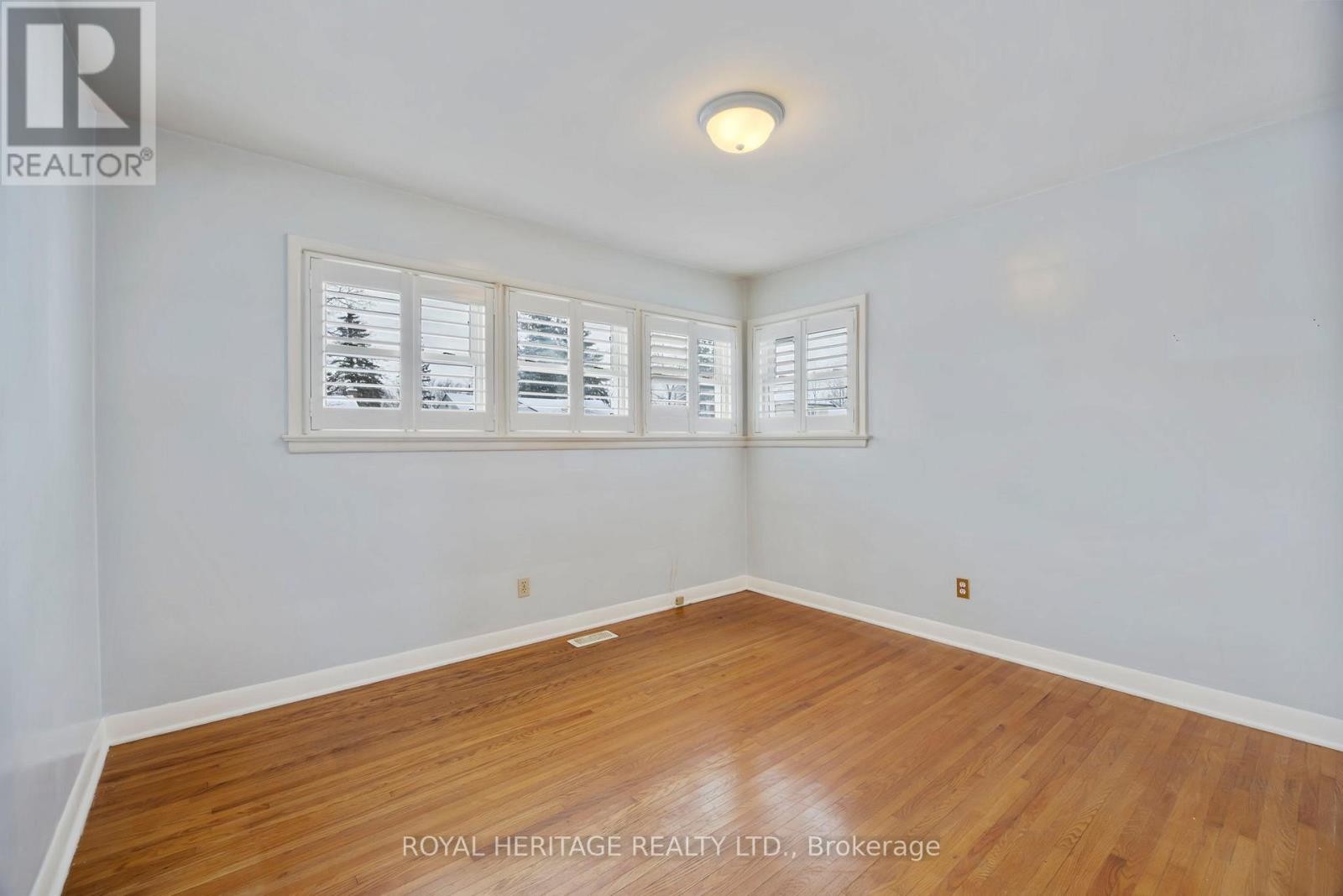 












6 SUNSET COURT

,
Kawartha Lakes (Lindsay),




Ontario
K9V2S1

