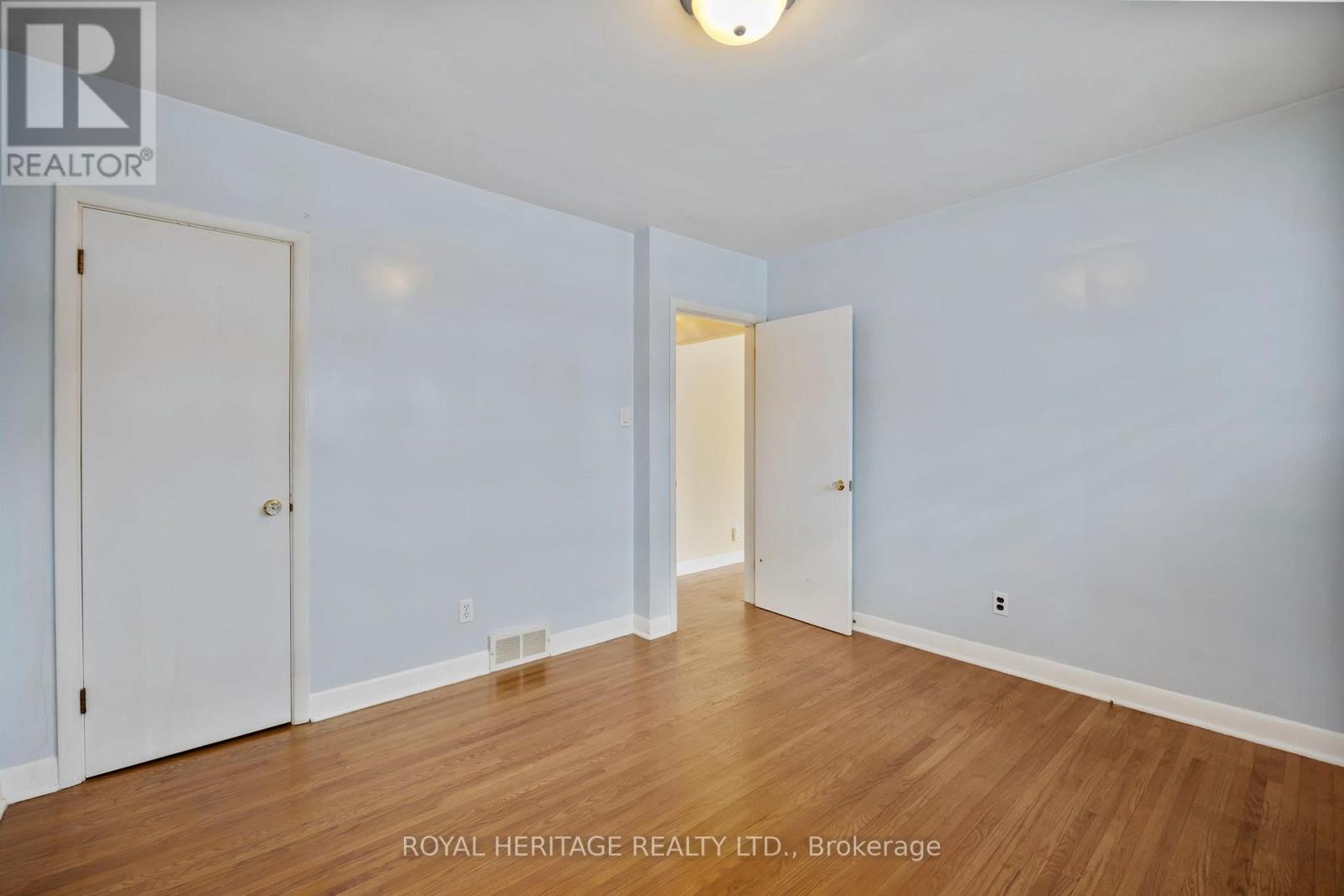 












6 SUNSET COURT

,
Kawartha Lakes (Lindsay),




Ontario
K9V2S1

