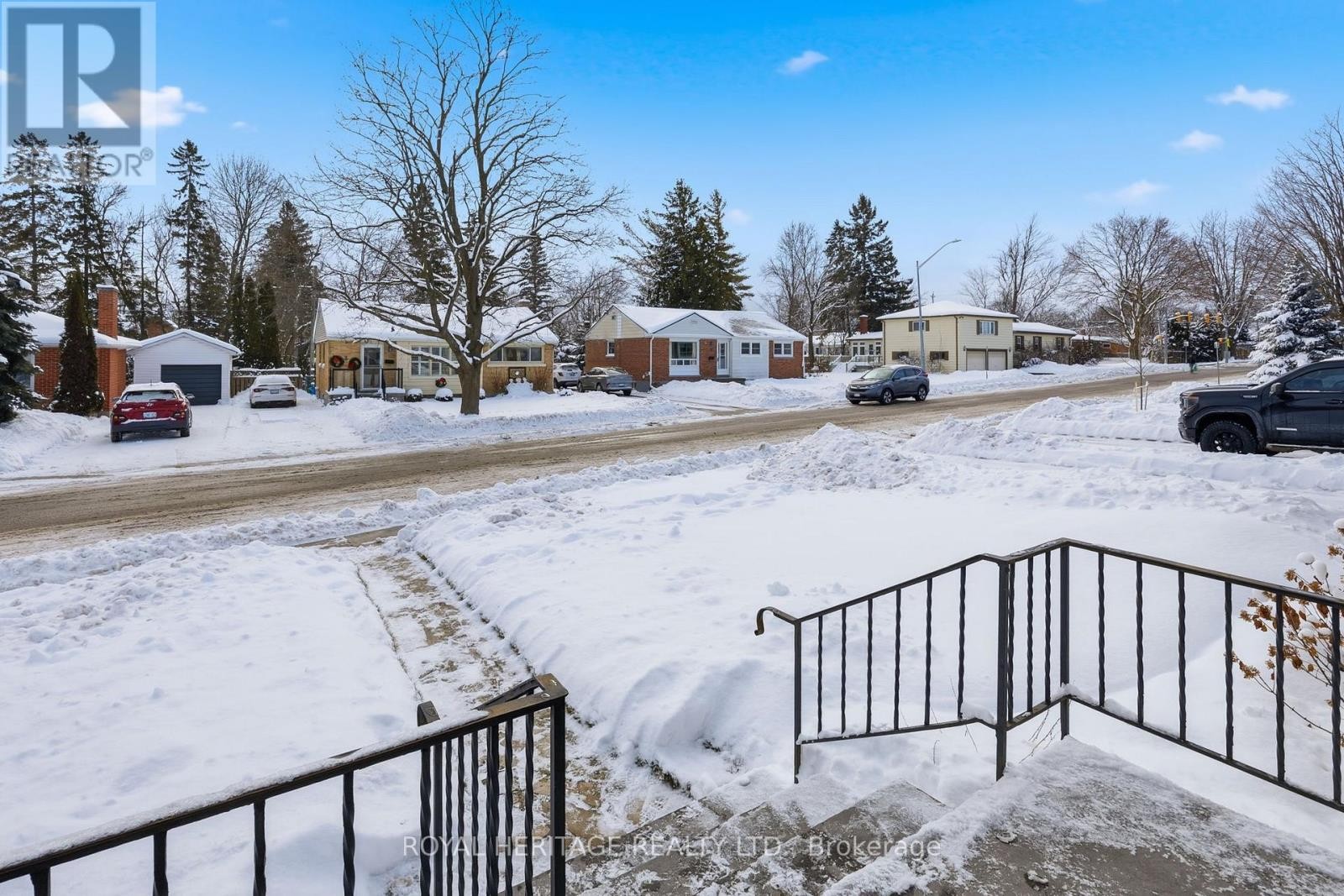 












6 SUNSET COURT

,
Kawartha Lakes (Lindsay),




Ontario
K9V2S1

