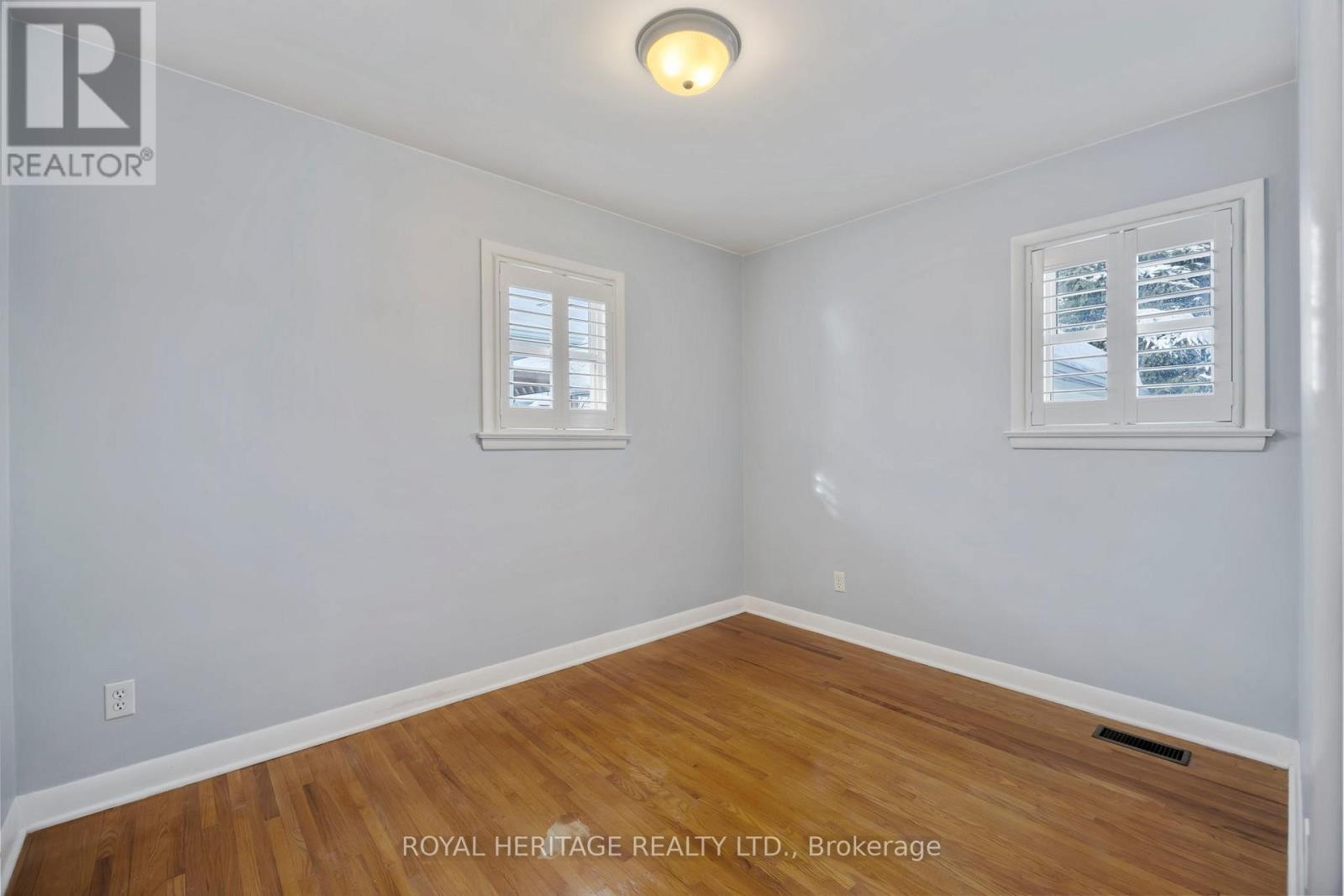 












6 SUNSET COURT

,
Kawartha Lakes (Lindsay),




Ontario
K9V2S1

