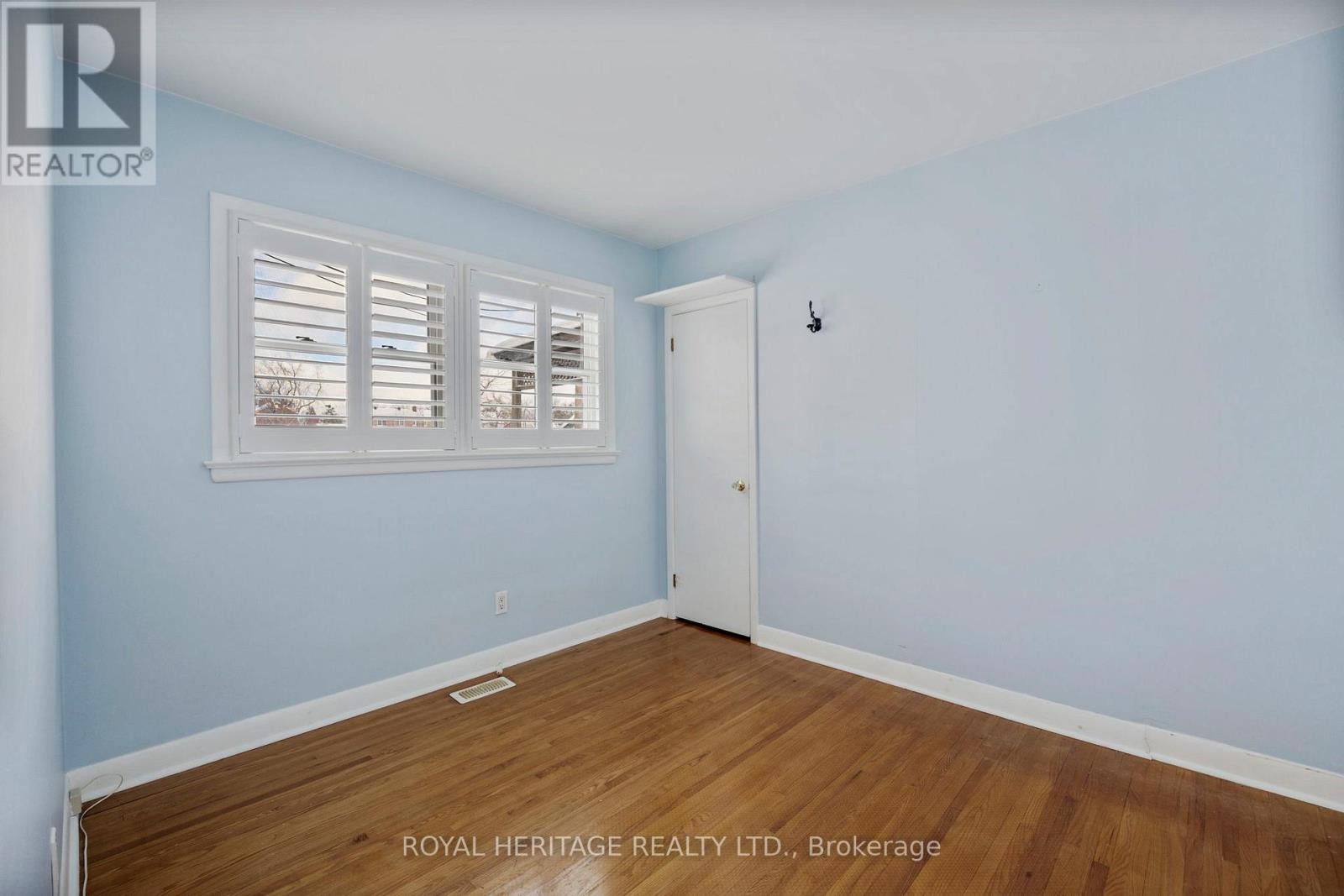 












6 SUNSET COURT

,
Kawartha Lakes (Lindsay),




Ontario
K9V2S1

