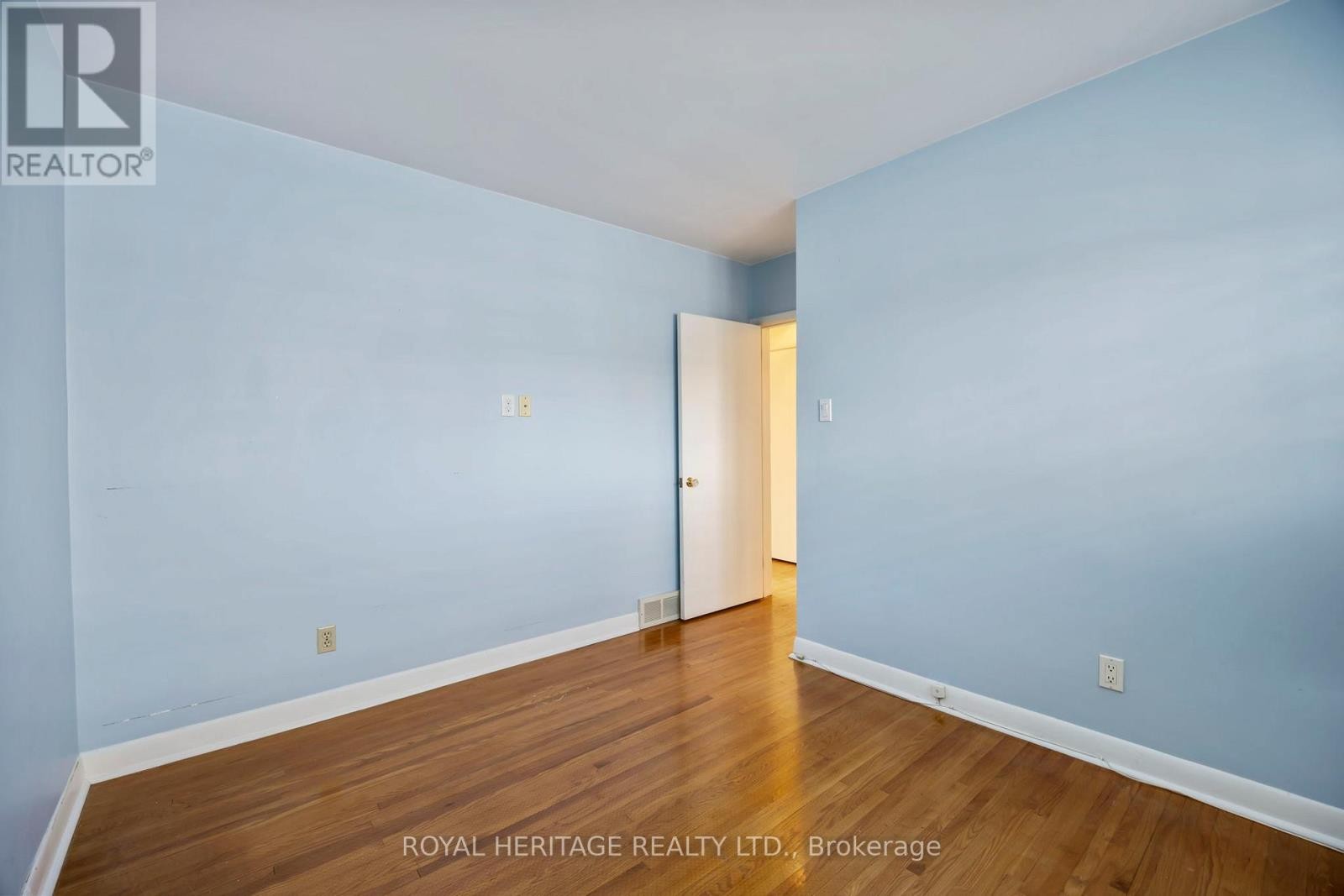 












6 SUNSET COURT

,
Kawartha Lakes (Lindsay),




Ontario
K9V2S1

