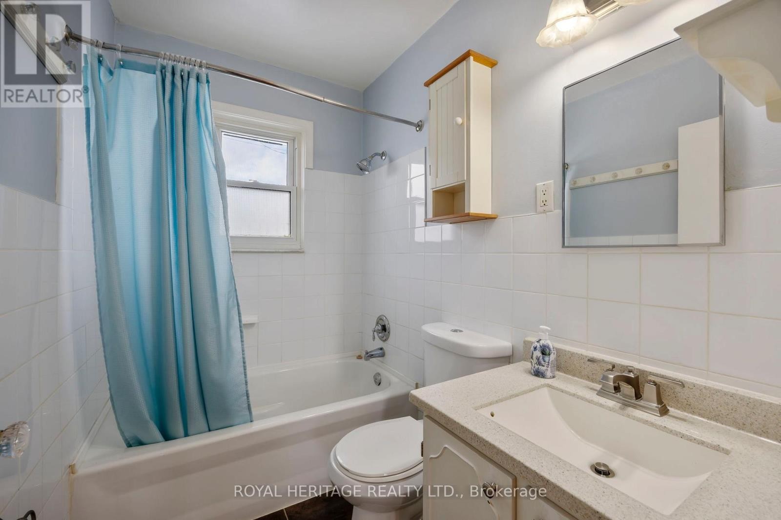 












6 SUNSET COURT

,
Kawartha Lakes (Lindsay),




Ontario
K9V2S1

