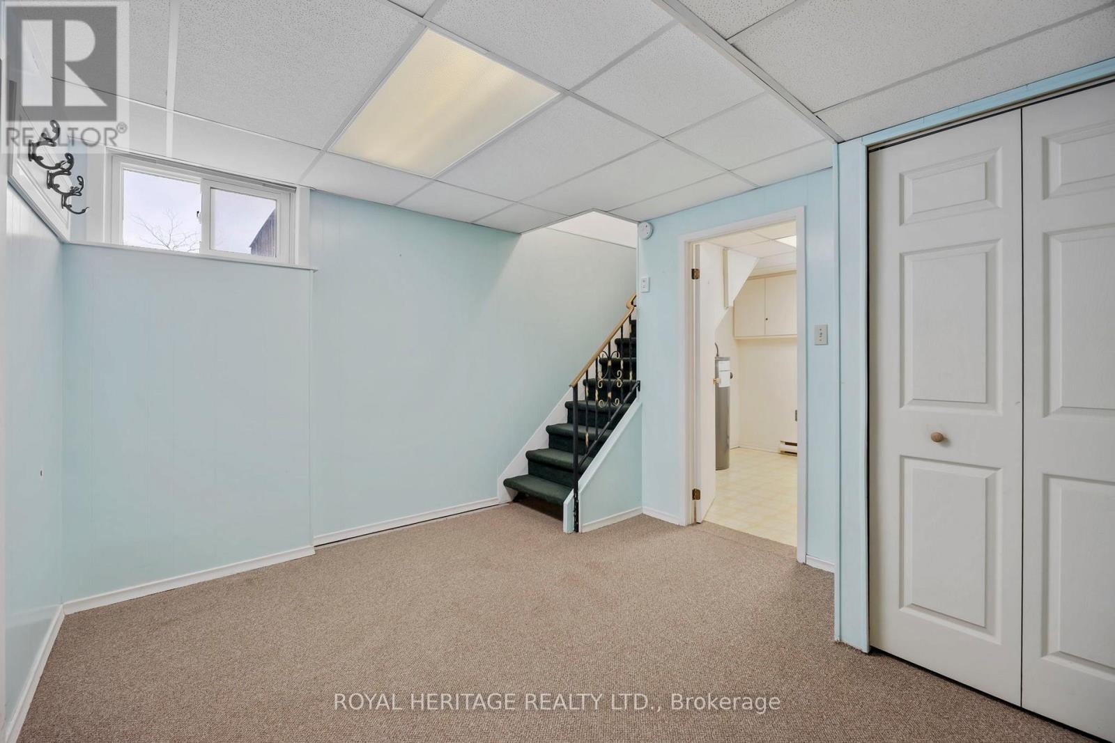 












6 SUNSET COURT

,
Kawartha Lakes (Lindsay),




Ontario
K9V2S1

