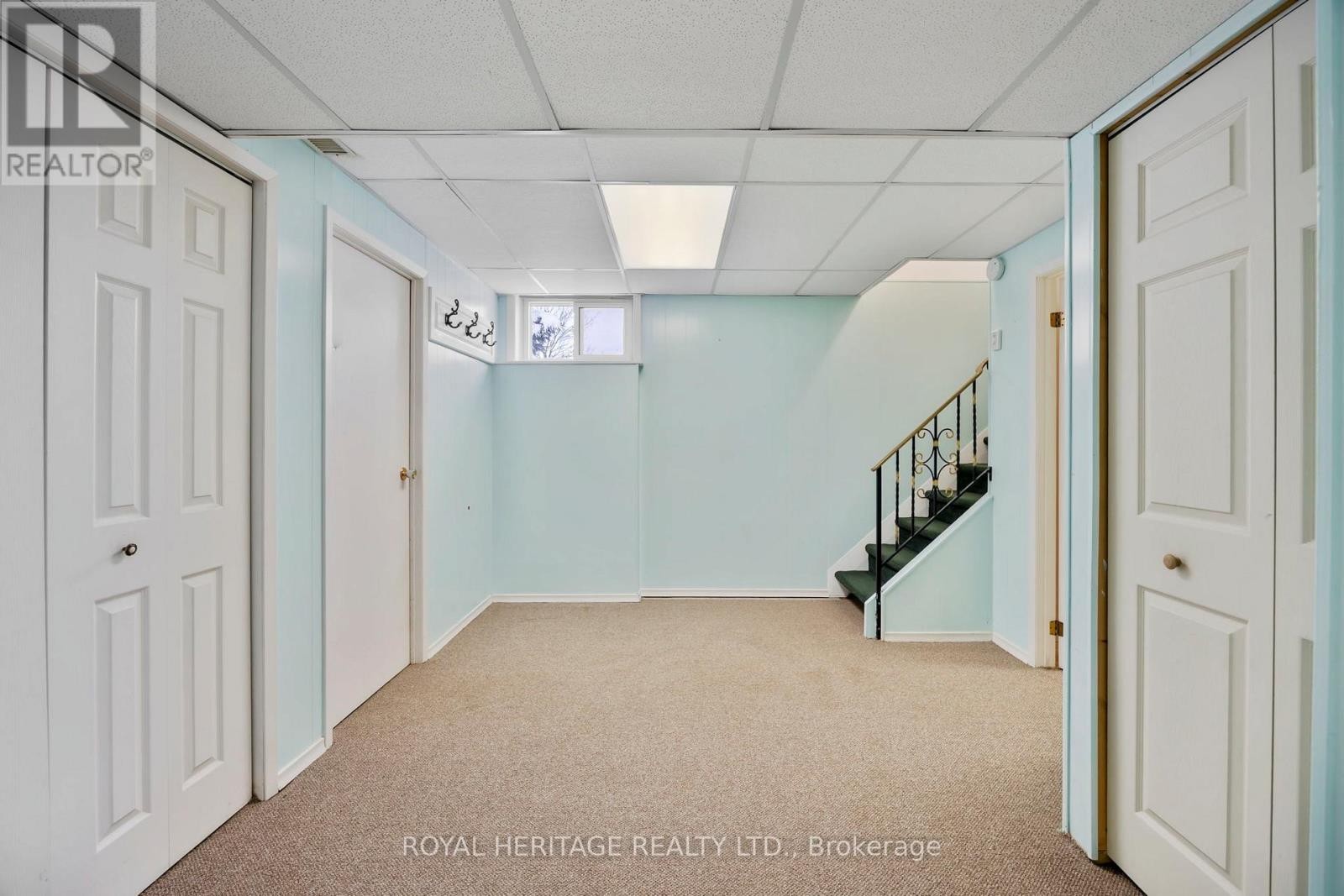 












6 SUNSET COURT

,
Kawartha Lakes (Lindsay),




Ontario
K9V2S1

