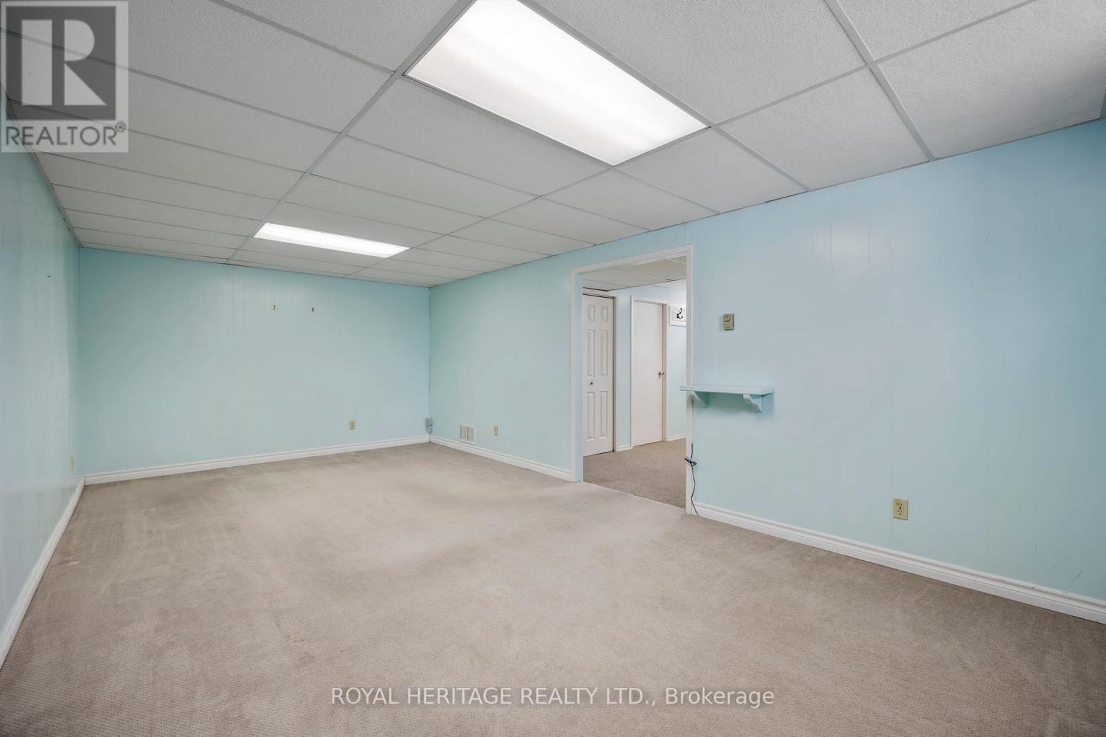 












6 SUNSET COURT

,
Kawartha Lakes (Lindsay),




Ontario
K9V2S1

