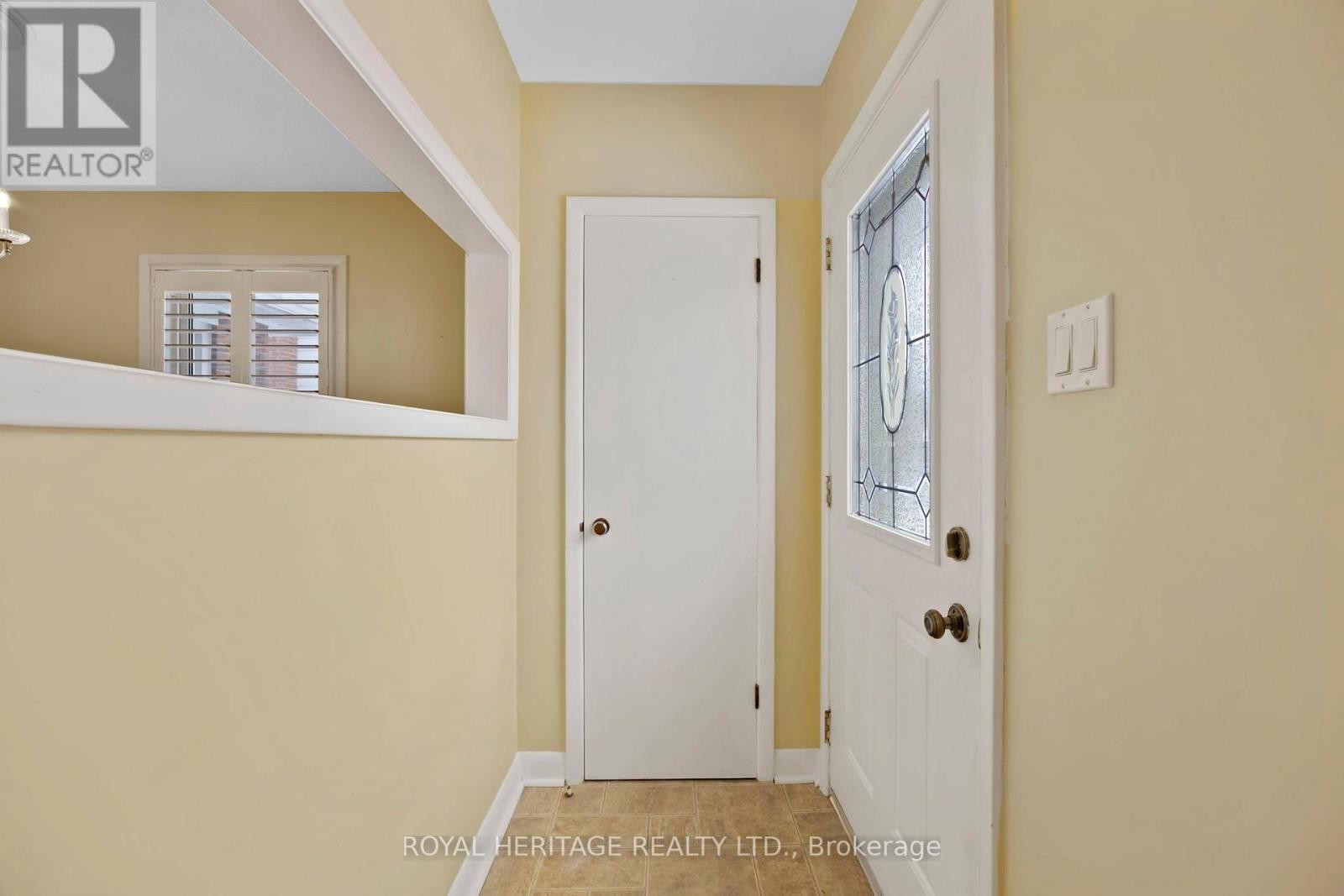 












6 SUNSET COURT

,
Kawartha Lakes (Lindsay),




Ontario
K9V2S1

