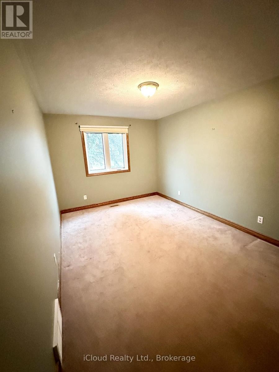 












86 GLENDALE DRIVE E

,
Tillsonburg,




Ontario
N4G1J7

