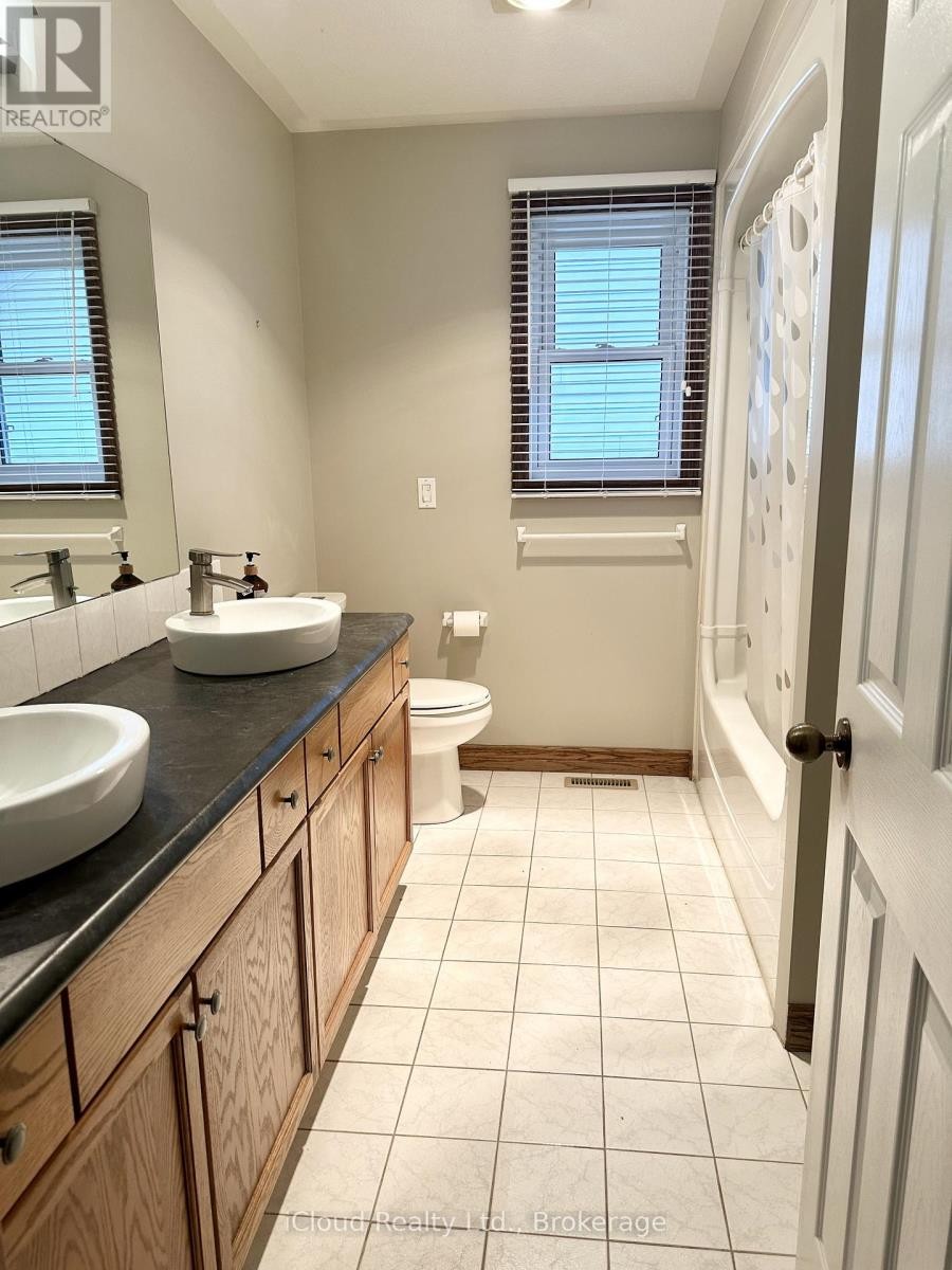 












86 GLENDALE DRIVE E

,
Tillsonburg,




Ontario
N4G1J7

