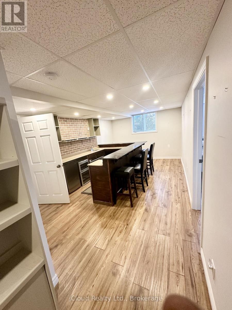 












86 GLENDALE DRIVE E

,
Tillsonburg,




Ontario
N4G1J7

