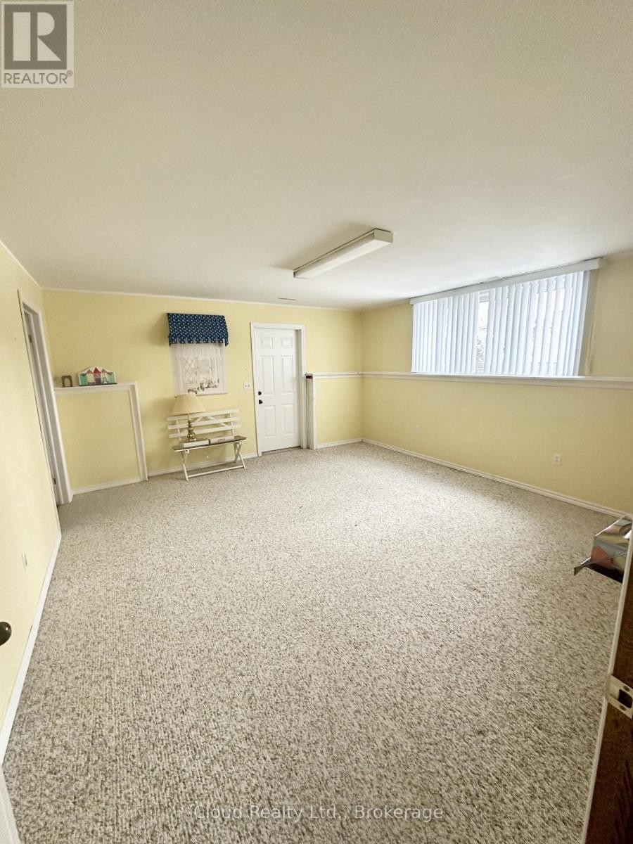 












86 GLENDALE DRIVE E

,
Tillsonburg,




Ontario
N4G1J7

