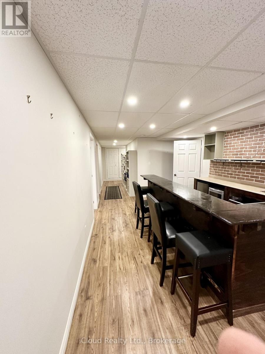 












86 GLENDALE DRIVE E

,
Tillsonburg,




Ontario
N4G1J7

