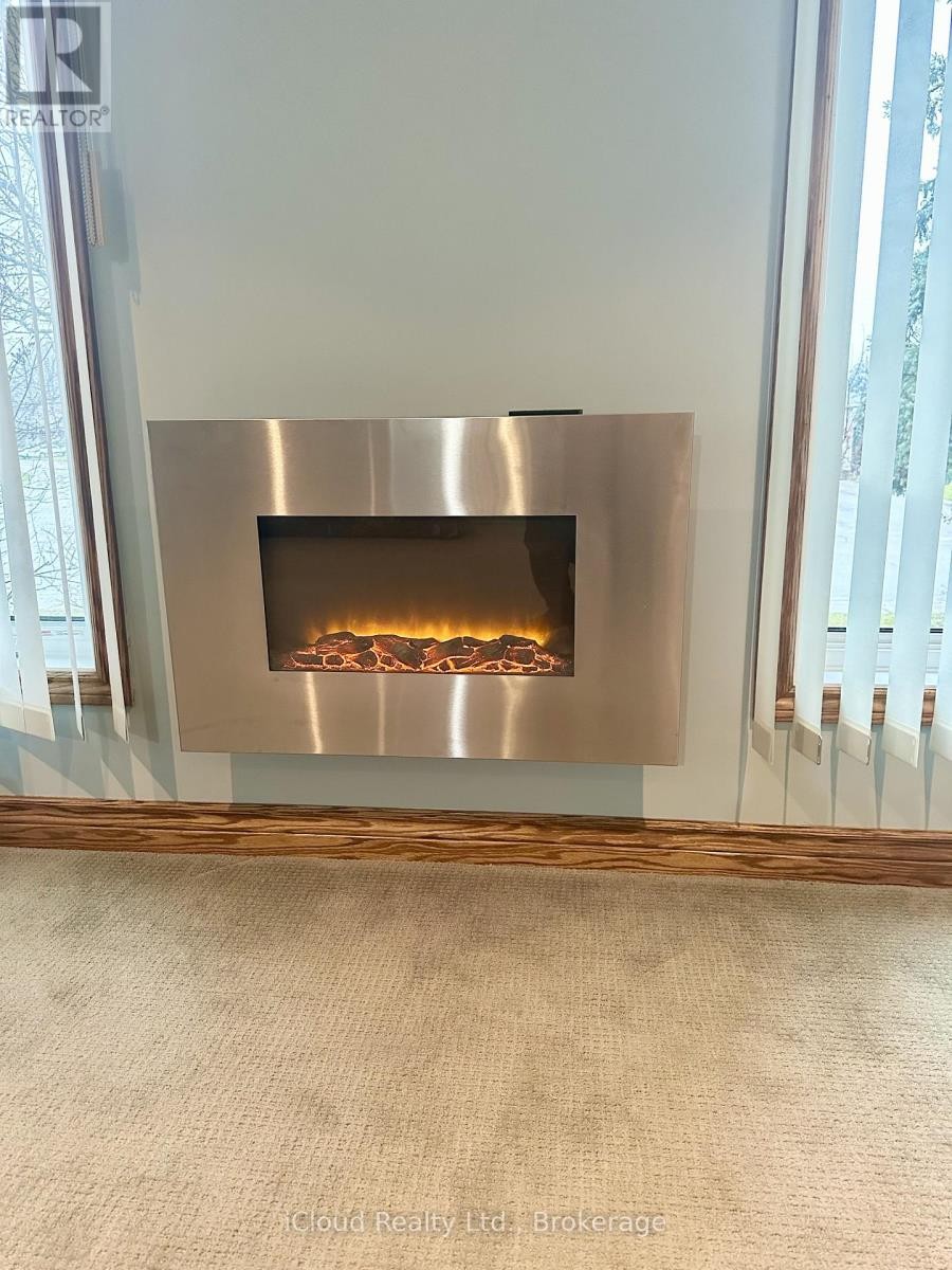 












86 GLENDALE DRIVE E

,
Tillsonburg,




Ontario
N4G1J7

