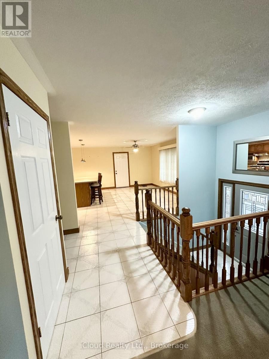 












86 GLENDALE DRIVE E

,
Tillsonburg,




Ontario
N4G1J7

