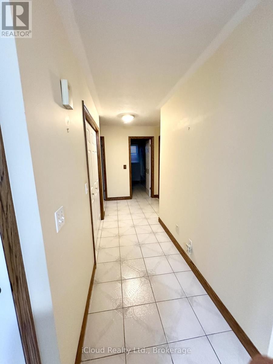 












86 GLENDALE DRIVE E

,
Tillsonburg,




Ontario
N4G1J7

