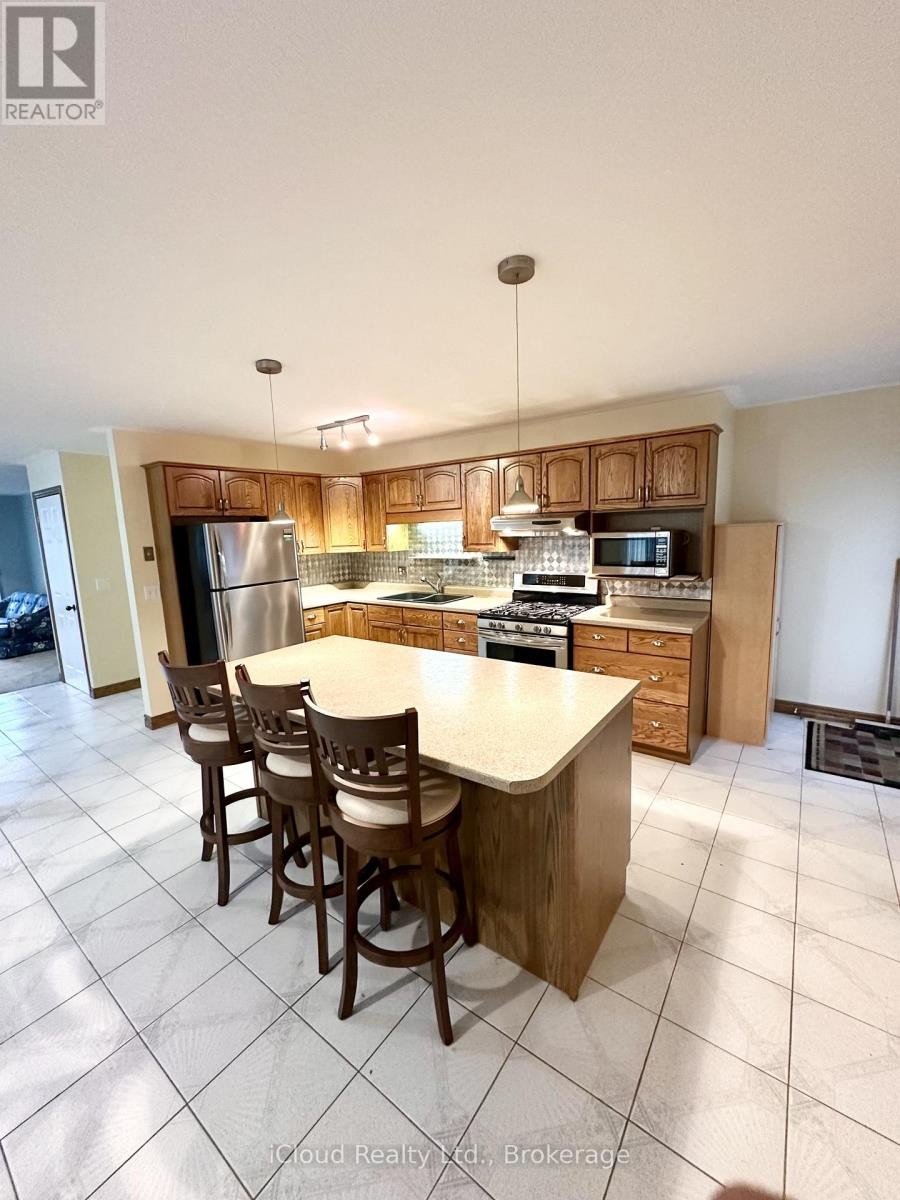 












86 GLENDALE DRIVE E

,
Tillsonburg,




Ontario
N4G1J7

