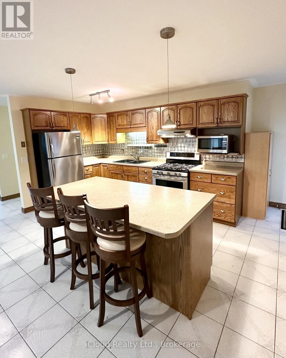 












86 GLENDALE DRIVE E

,
Tillsonburg,




Ontario
N4G1J7

