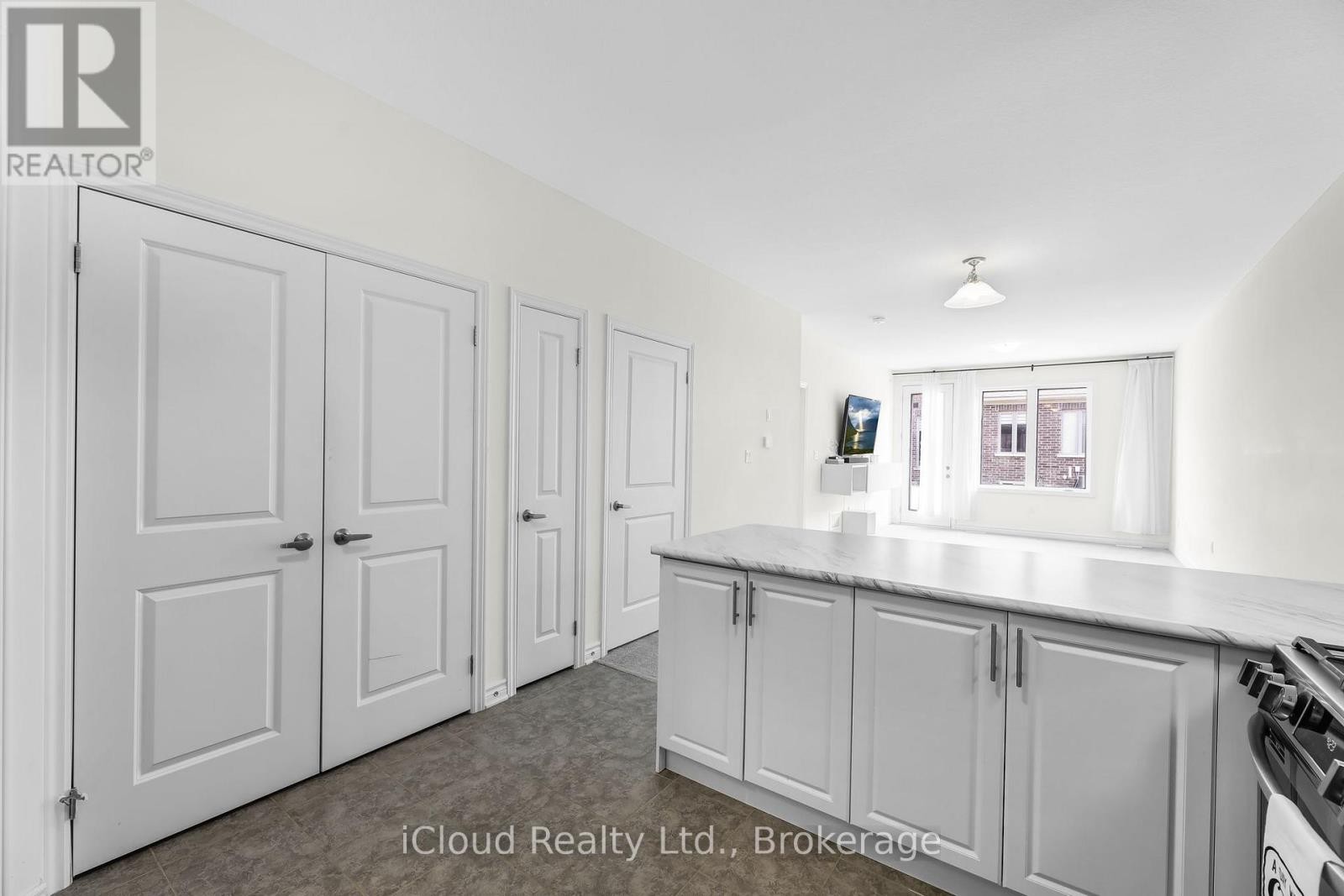 












11 HARWOOD STREET

,
Tillsonburg,




Ontario
N4G0J7

