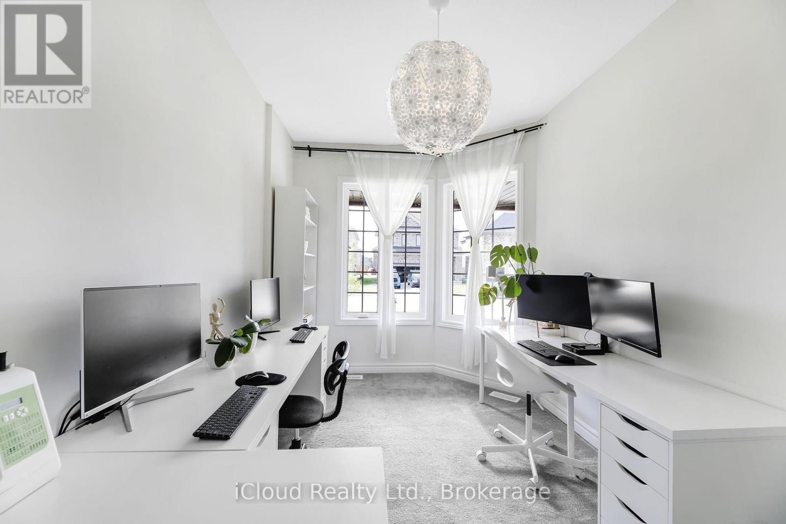 












11 HARWOOD STREET

,
Tillsonburg,




Ontario
N4G0J7

