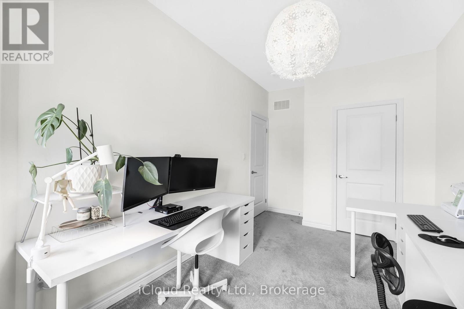 












11 HARWOOD STREET

,
Tillsonburg,




Ontario
N4G0J7

