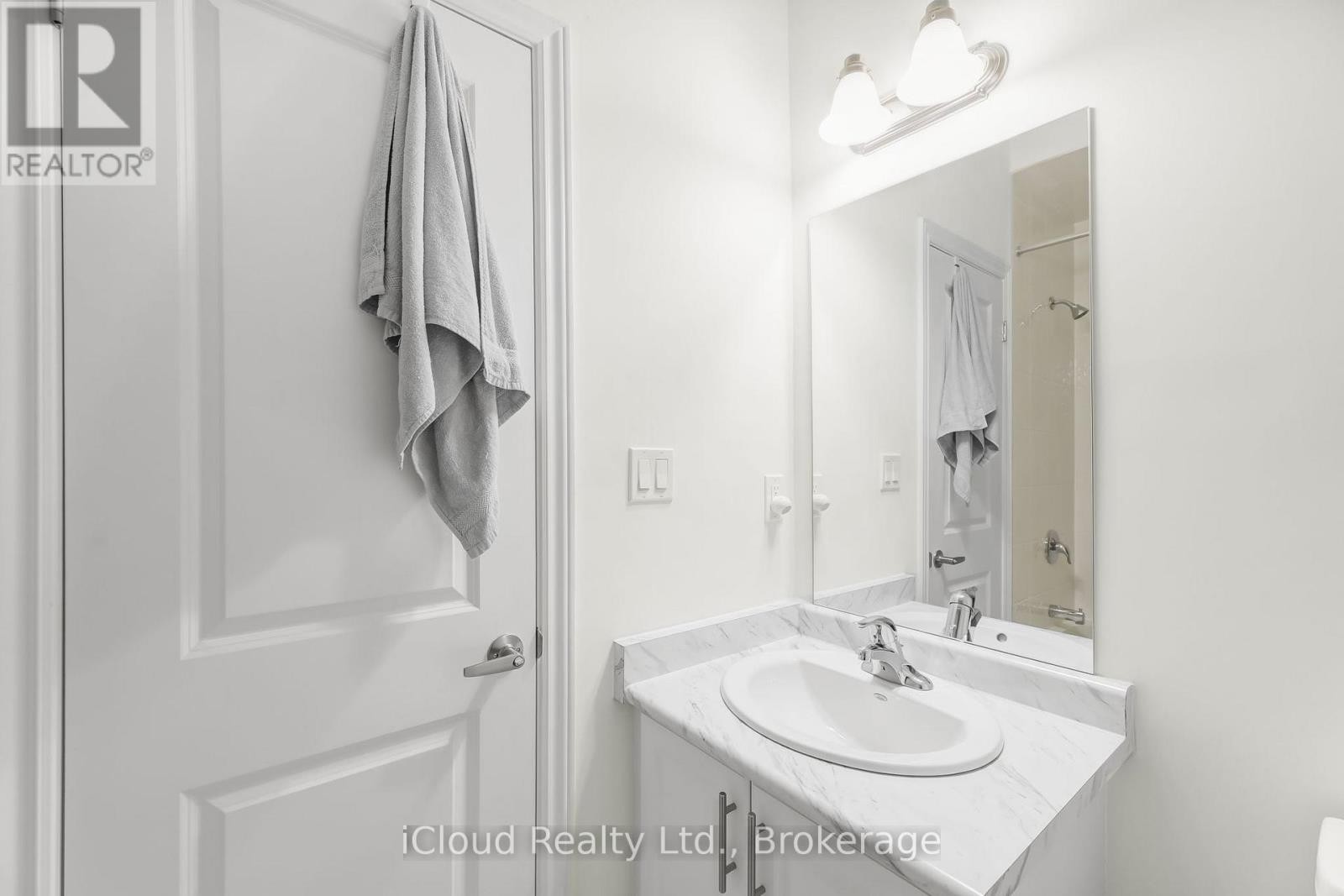 












11 HARWOOD STREET

,
Tillsonburg,




Ontario
N4G0J7

